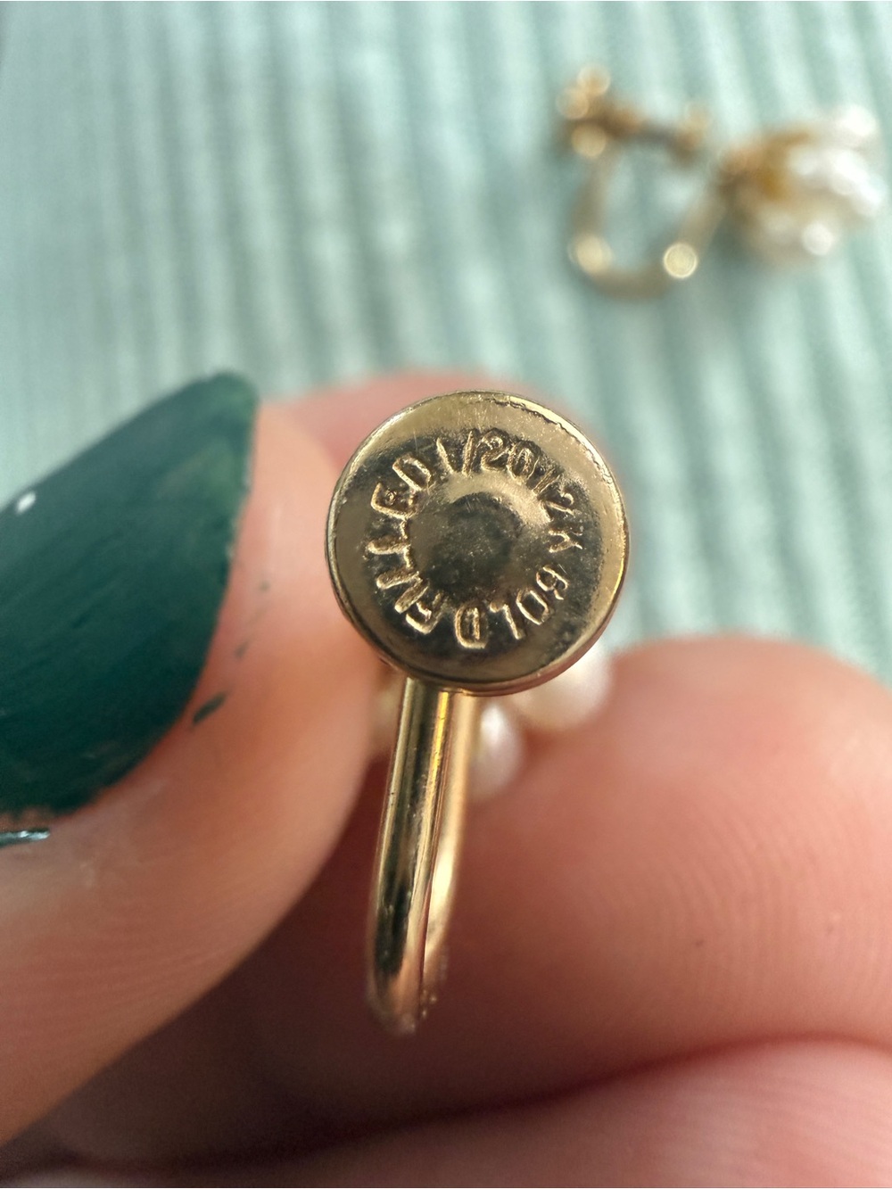 Vintage 12k Gold Filled Pearl Screw Back Earrings - Picture 3 of 3